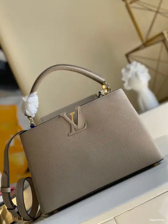 LOUIS CAPUCINES VUITTON MM 0524